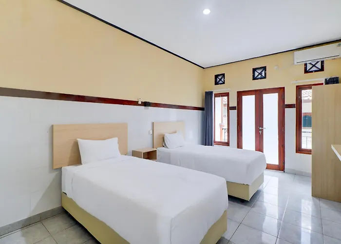 Townhouse Oak @lebak Bene Near Kuta Hotel 2*